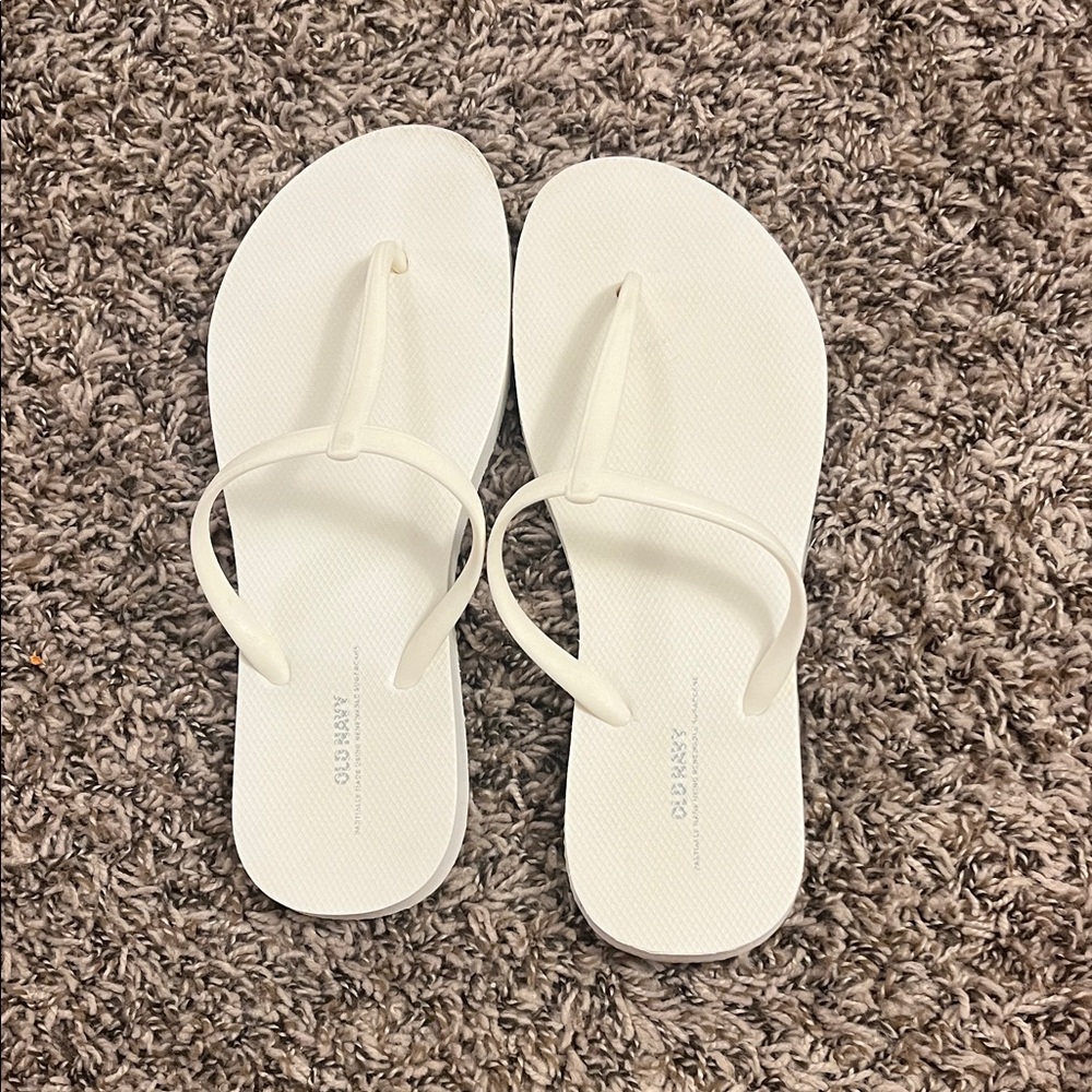 Old Navy White Women's Flip Flop Sandals